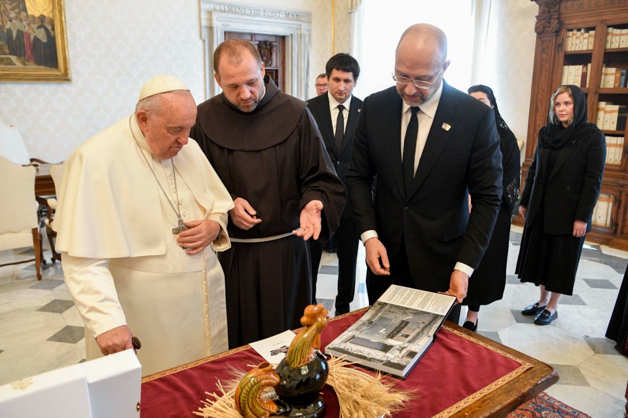 Шмыгаль встретился с Папой Римским в Ватикане: фото — фото