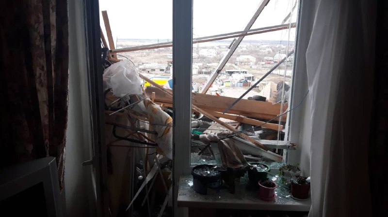 Оккупанты ударили по жилой высотке под Купянском: фото — фото
