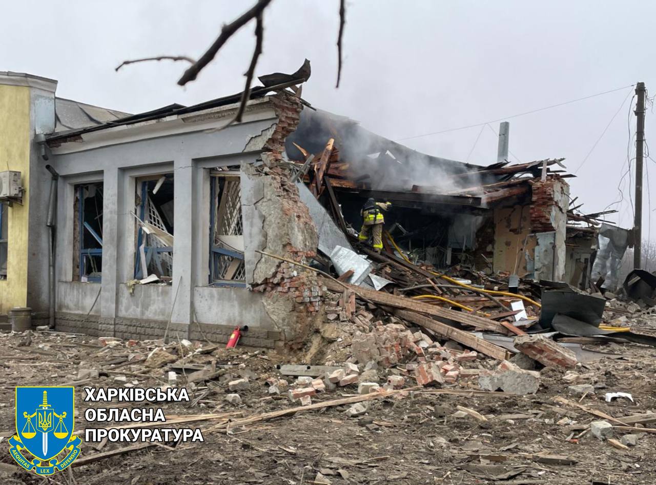 Появились кадры последствий удара по городу Златополь: пострадали 11 человек — фото 1
