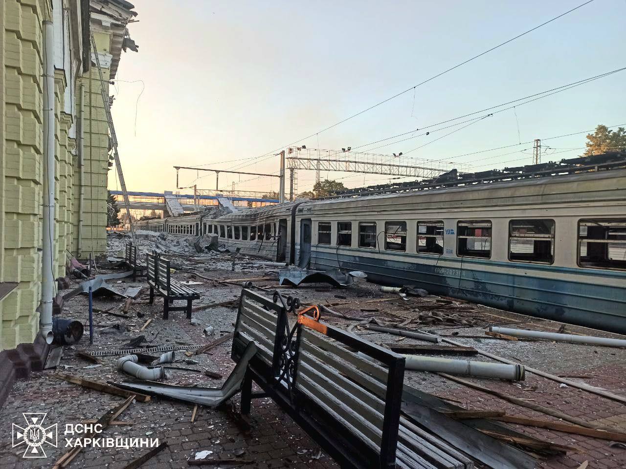 Російські військові вдарили по Лозовій — фото