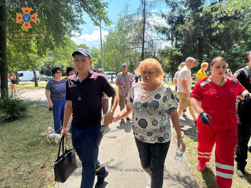 В результате падения неизвестного БПЛА в парке Запорожья ранены 18 человек — фото