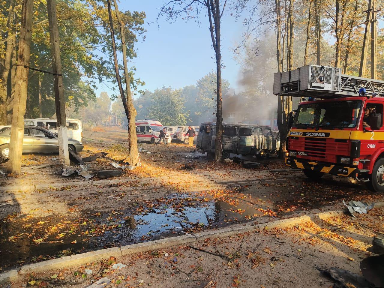 До 8 осіб збільшилася кількість жертв російського удару по лікарні у Сумах — фото 5