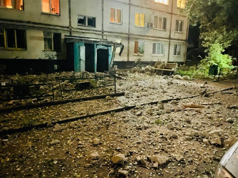 Стали известны последствия ночного обстрела жилых высоток в Харькове — фото