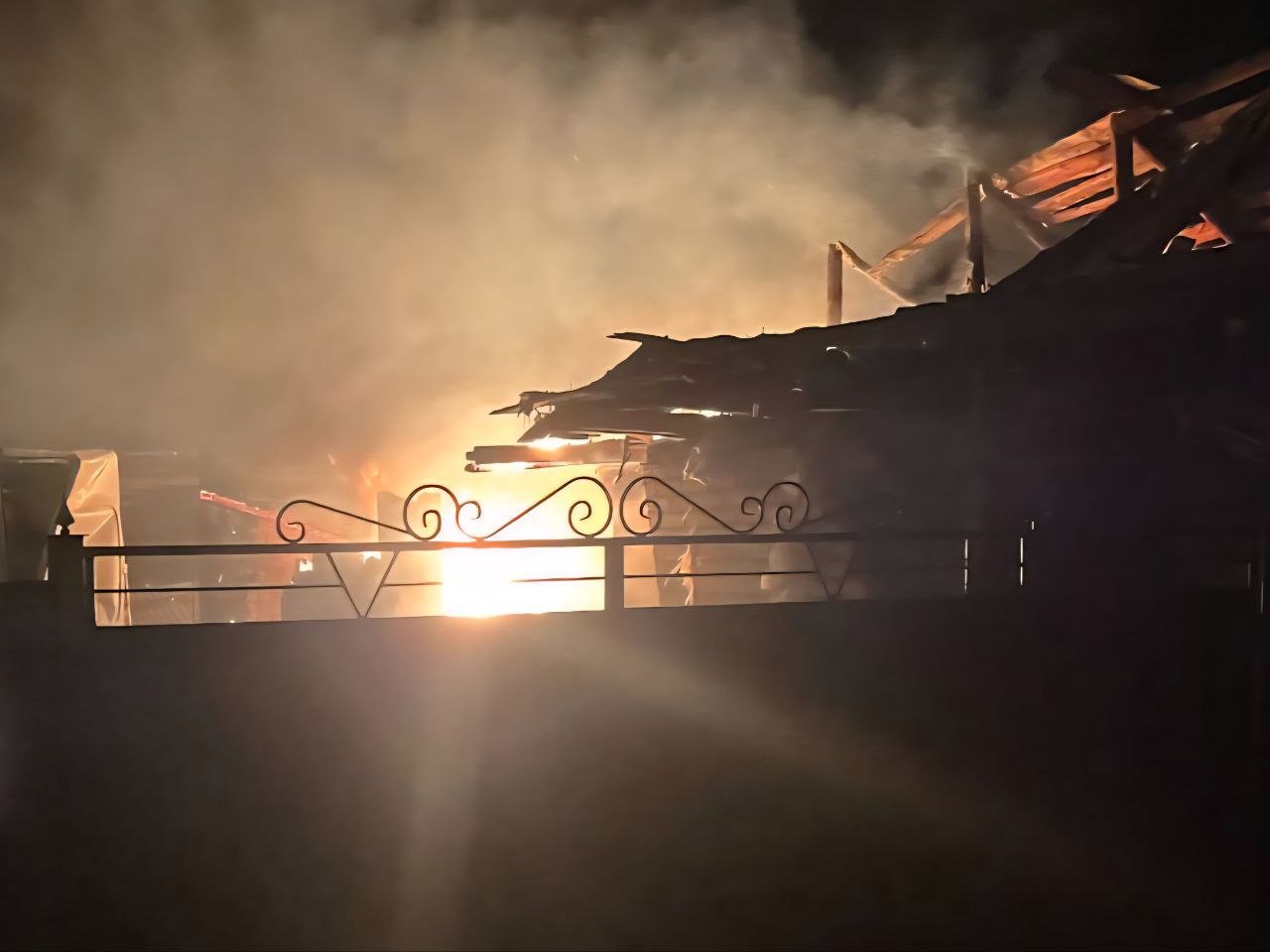 В Никополе россияне ударили по ”скорой”, которая перевозила пациента: пострадали медики — фото 6