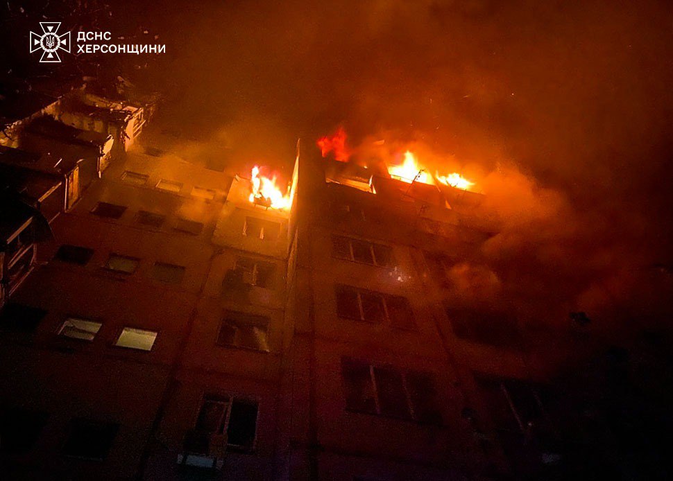 Две женщины погибли в результате российского обстрела Херсона (фото) — фото 10