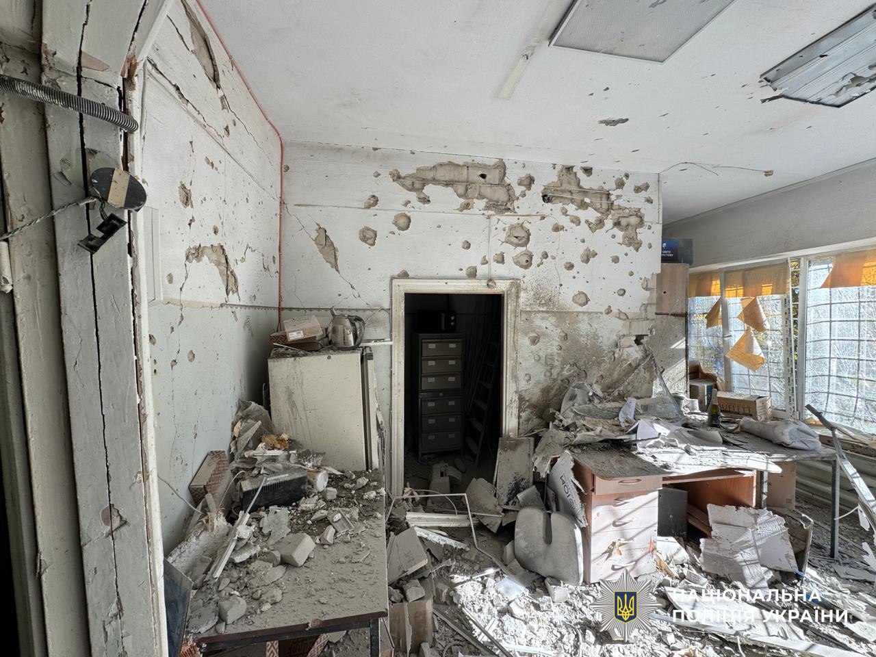 При ударе по детской больнице в Херсоне ранения получили 9 человек, среди них четверо детей — фото 9 При ударе по детской больнице в Херсоне ранения получили 9 человек, среди них четверо детей — фото 9