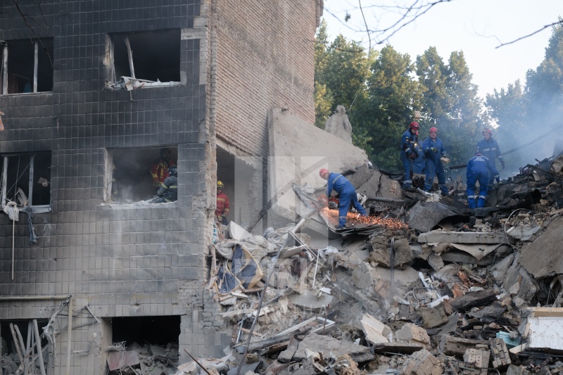 Росіяни вдарили по Києву: 14 людей загинули, понад 50 постраждали (фото, відео) — фото 3