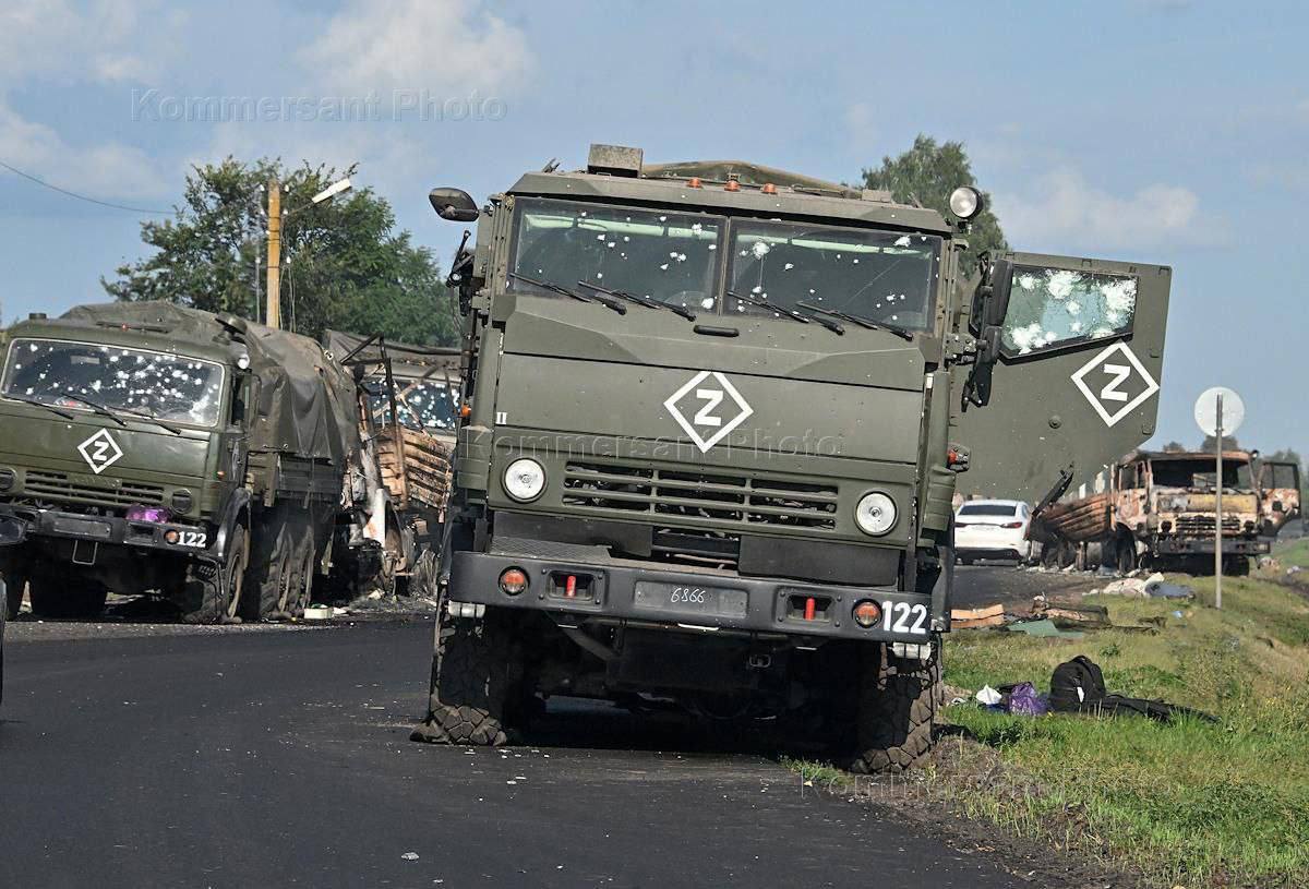 Появились жуткие фото разбитой российской военной колонны в Курской области — фото 4