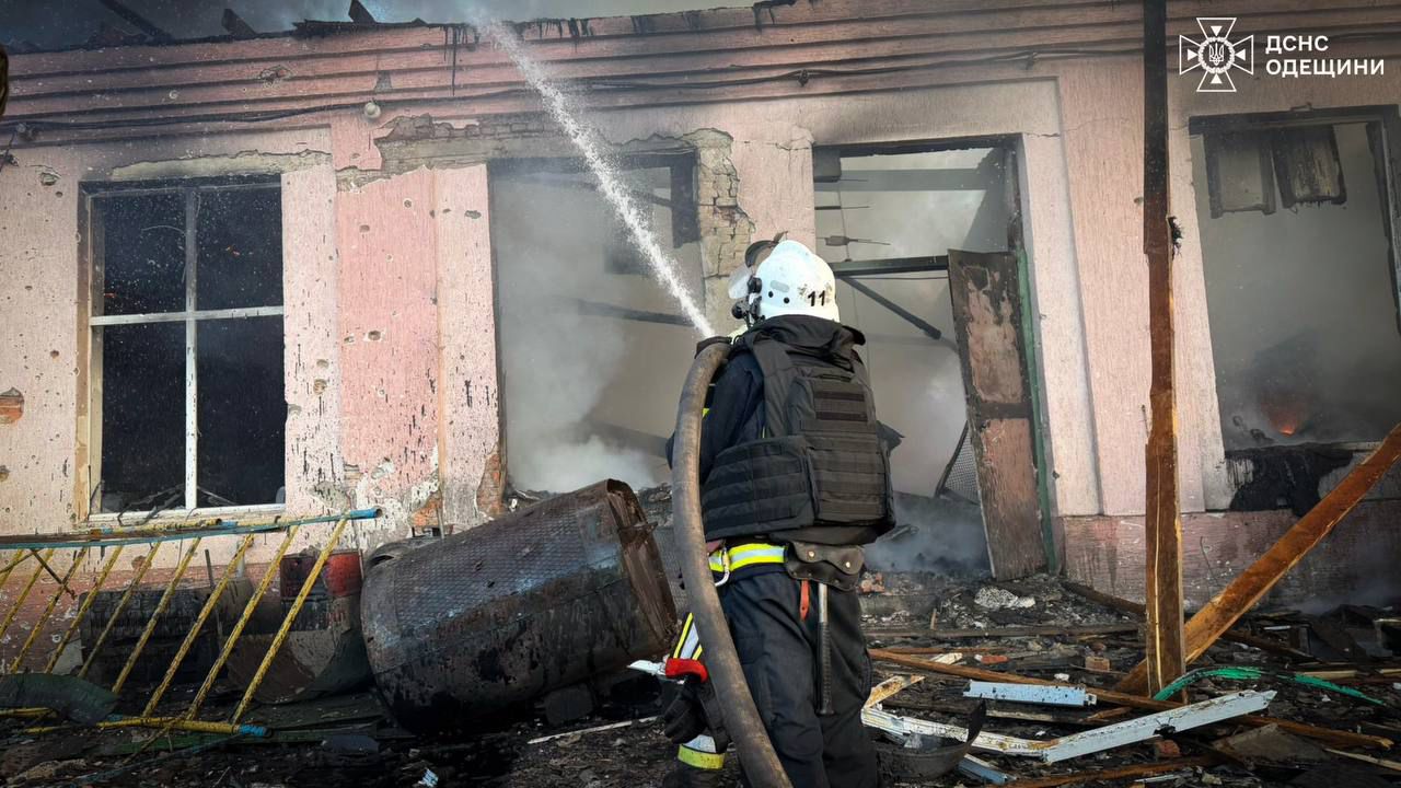 Росіяни атакували ”шахедами” Арциз: пошкоджено критичну інфраструктуру — фото 4