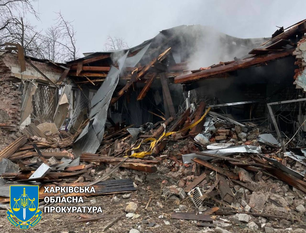 Появились кадры последствий удара по городу Златополь: пострадали 11 человек — фото 4