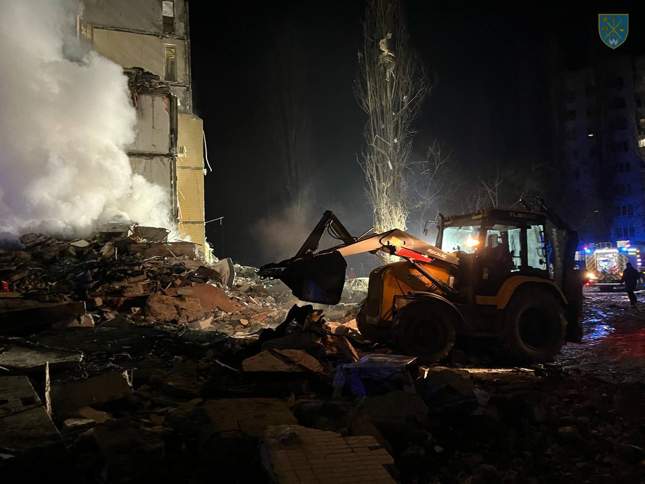 Появились кадры с места удара по жилому дому в Одессе: 2 человека погибли, 7 - не выходят на связь — фото