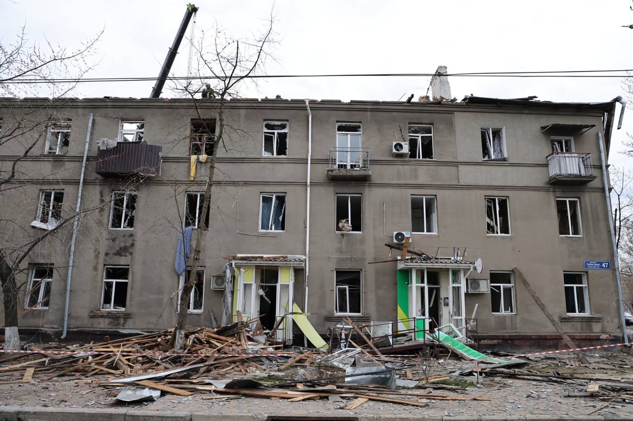 Россия нанесла удар по Харьковскому району, убив тракториста — фото 4