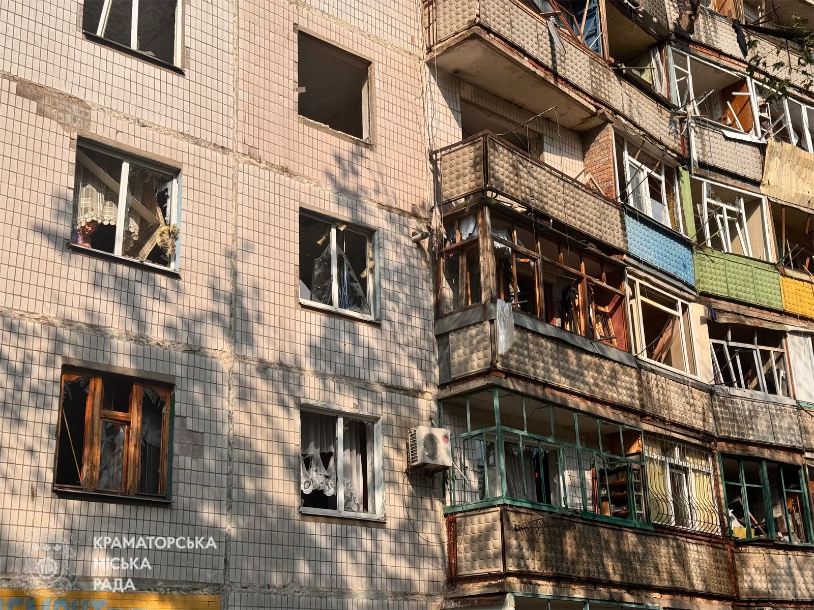 Росіяни скинули авіабомбу ФАБ-250 на Краматорськ: загинула дитина — фото 5