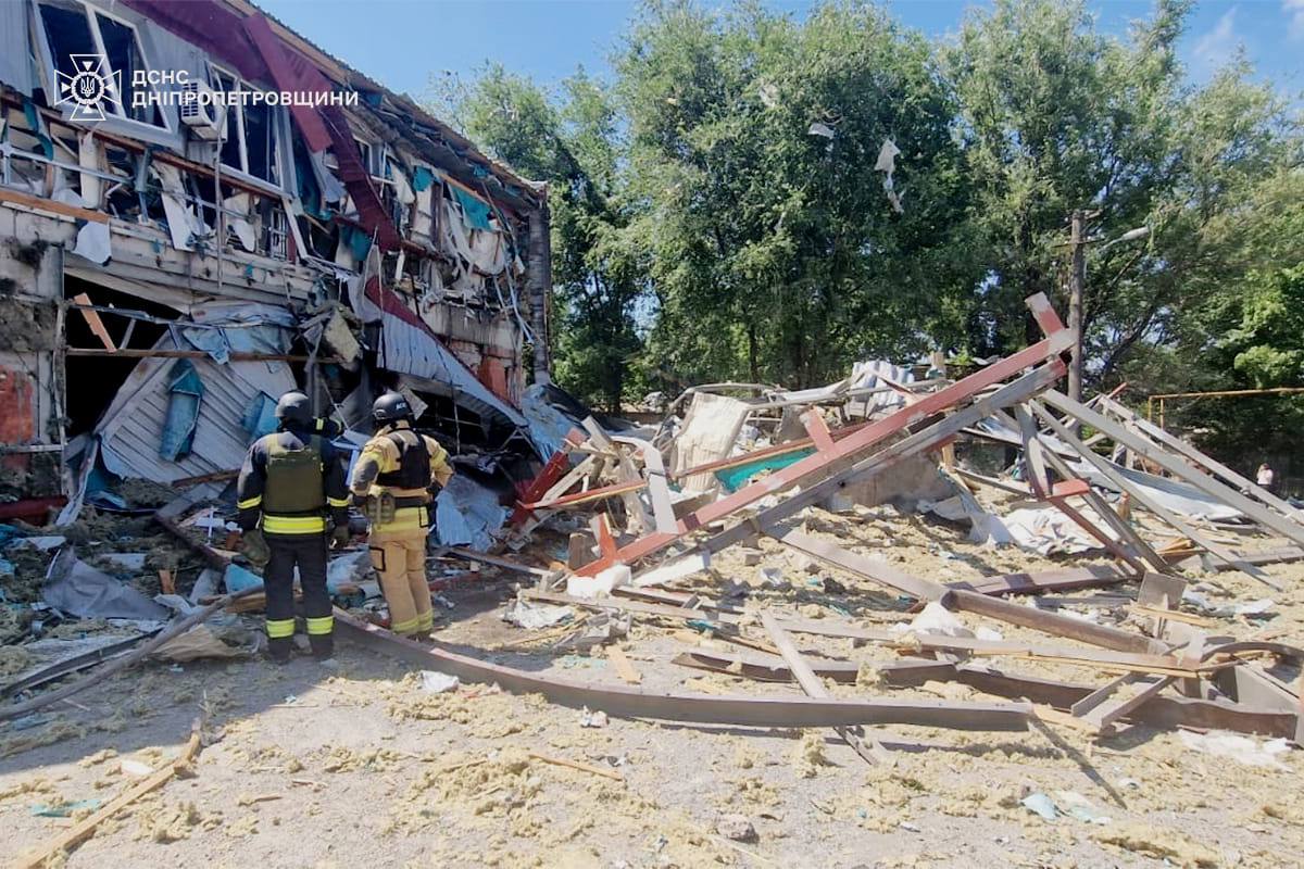 Жертвами вчерашней российской атаки стали 38 человек: 4 - это дети — фото 8