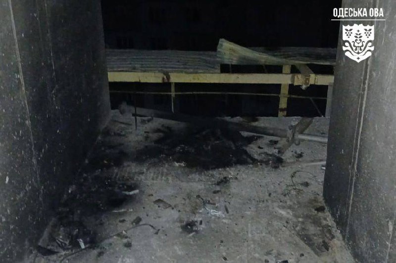 Российский беспилотник влетел в недостроенный дом в Одессе — фото 2