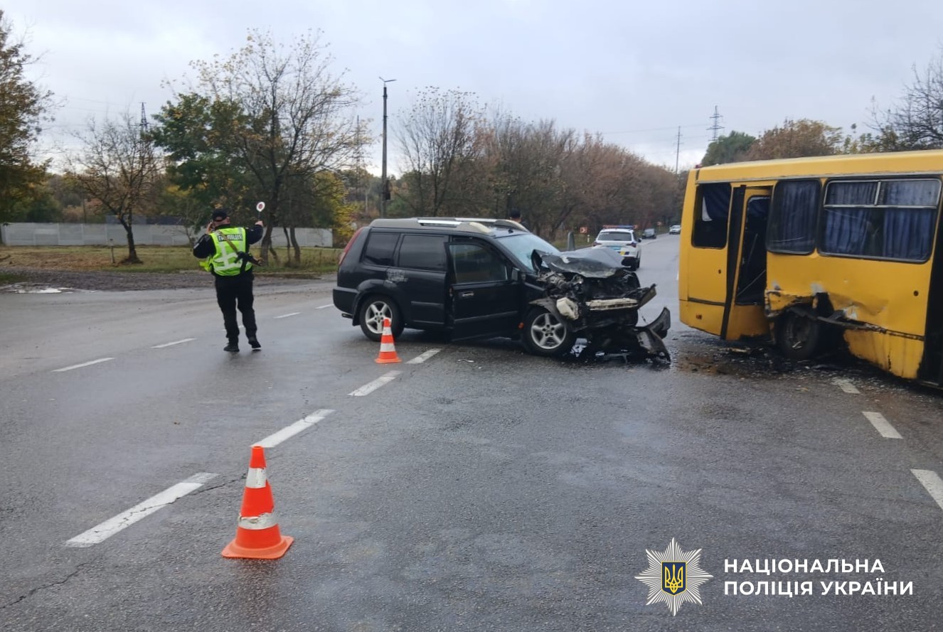 Семеро людей постраждали в ДТП за участю автобуса в Кіровоградській області — фото 1